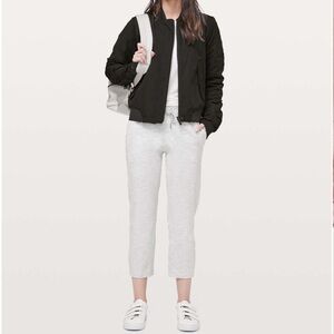 NWOT Lululemon On The Fly Crop 23” 🍋